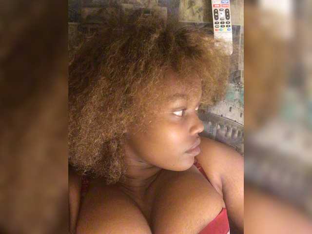Curvy-maxy9 live cam on BongaCams