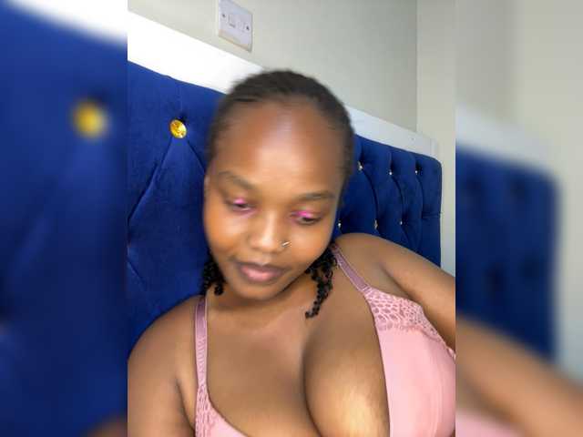 Curvy-maxy9 live cam on UnifiedCams