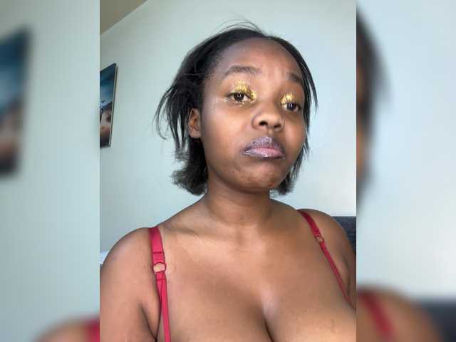 Curvy-maxy9 live cam on BongaCams