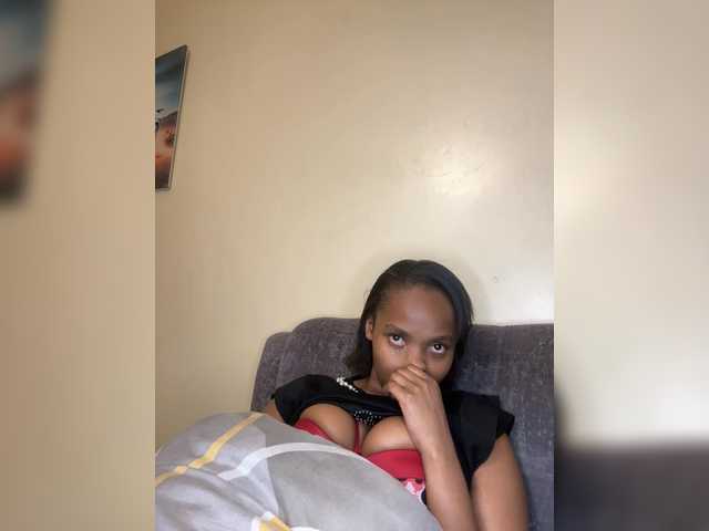 Curvy-maxy9 live cam on BongaCams