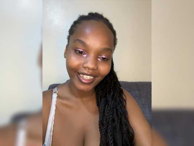 Curvy-maxy9 live cam on BongaCams