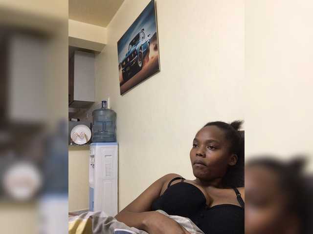 Curvy-maxy9 live cam on BongaCams