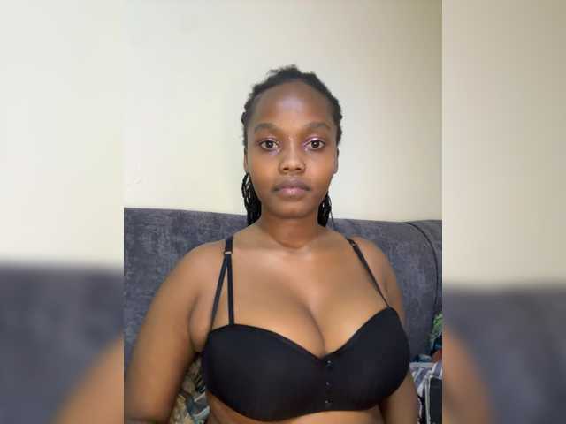 Curvy-maxy9 live cam on BongaCams