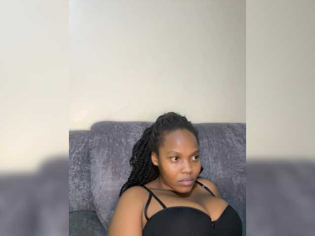 Curvy-maxy9 live cam on BongaCams