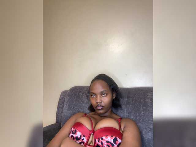 Curvy-maxy9 live cam on BongaCams