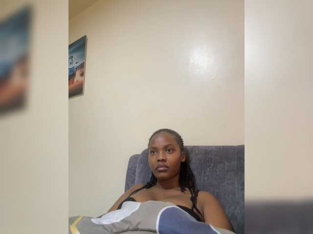 Curvy-maxy9 live cam on BongaCams