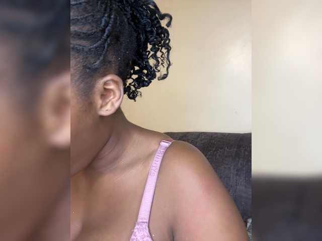 Curvy-maxy9 live cam on BongaCams