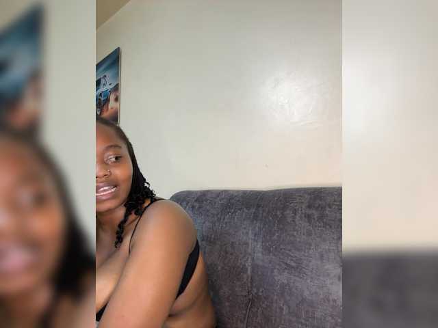 Curvy-maxy9 live webcam show