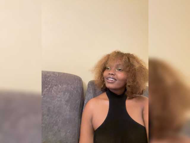 Curvy-maxy9 live cam on BongaCams