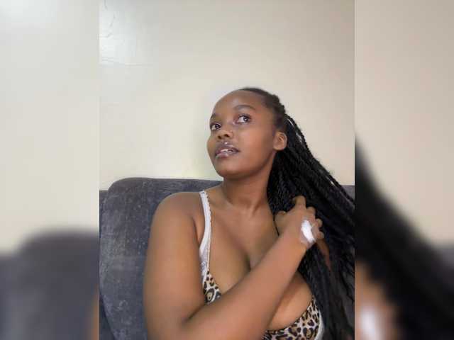Curvy-maxy9 live cam on BongaCams
