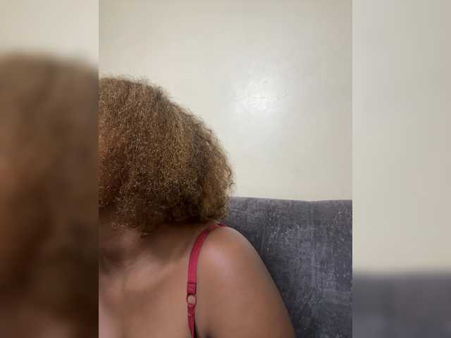 Curvy-maxy9 live cam on BongaCams