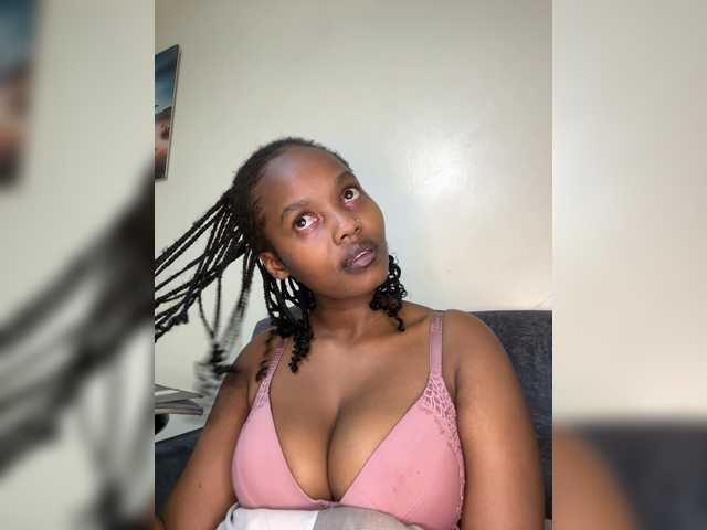 Curvy-maxy9 live cam on BongaCams