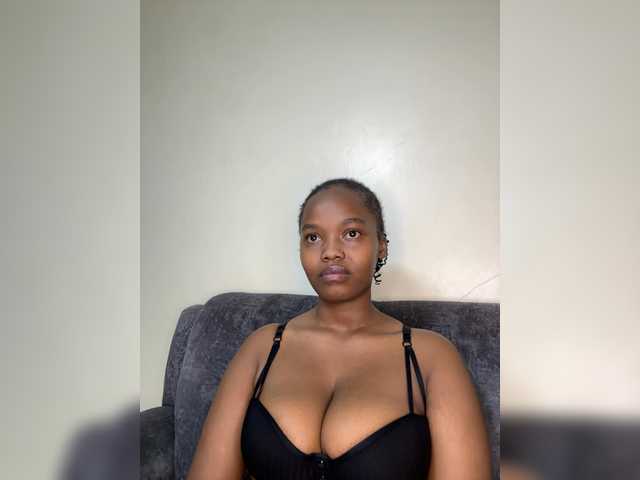 Curvy-maxy9 live webcam show