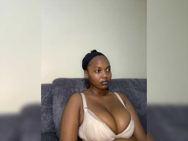 Curvy-maxy9 webcam