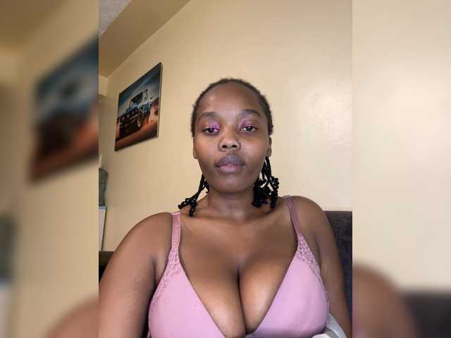 Curvy-maxy9 live cam on BongaCams