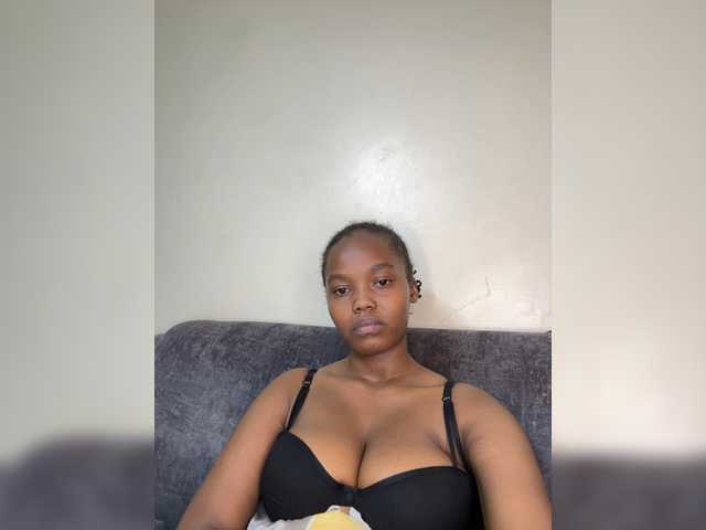 Curvy-maxy9 Live-Cam auf BongaCams
