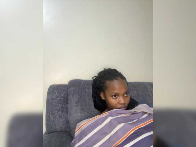Curvy-maxy9 live cam on BongaCams