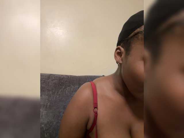 Curvy-maxy9 live cam on BongaCams