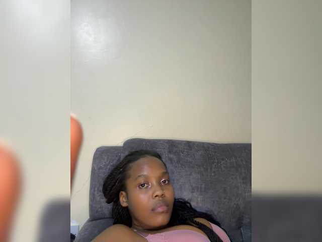 Curvy-maxy9 live cam on BongaCams