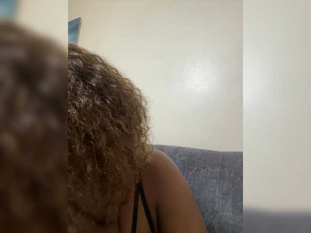 Curvy-maxy9 live cam on BongaCams