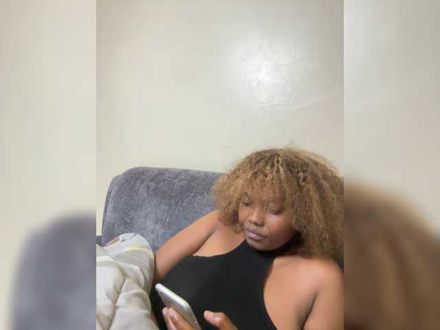 Curvy-maxy9 live cam on BongaCams