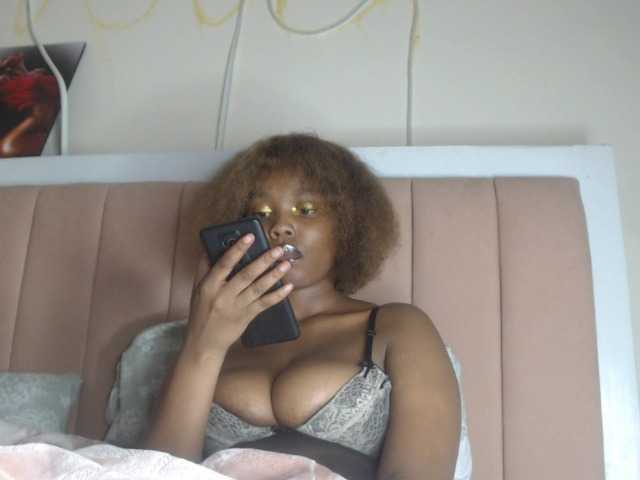 Curvy-maxy9 live cam on BongaCams