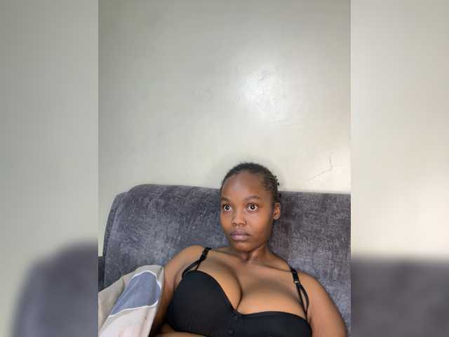 Curvy-maxy9 live webcam show