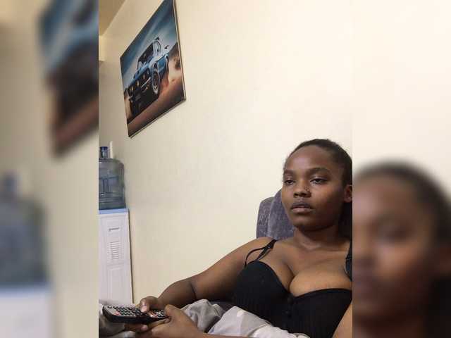 Curvy-maxy9 live cam on BongaCams