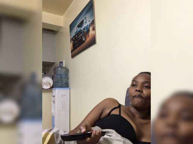 Curvy-maxy9 live cam on BongaCams