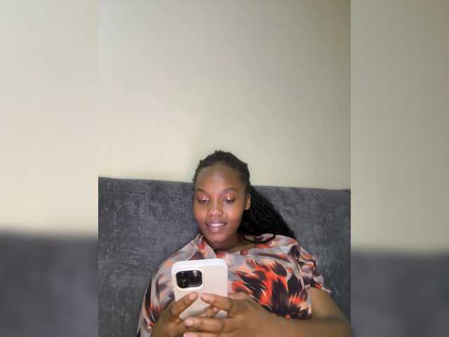 Curvy-maxy9 live cam on BongaCams