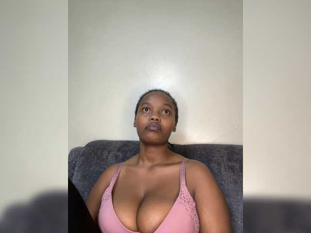 Curvy-maxy9 live cam on BongaCams