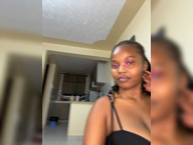 Curvy-maxy9 live cam on BongaCams