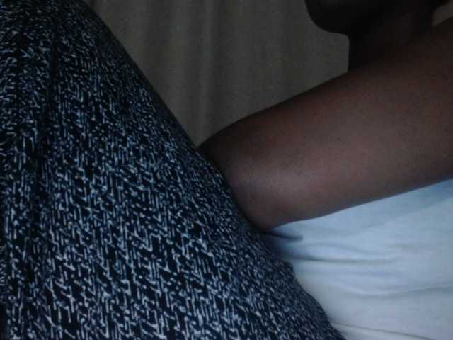 Curvy-maxy9 live cam on BongaCams