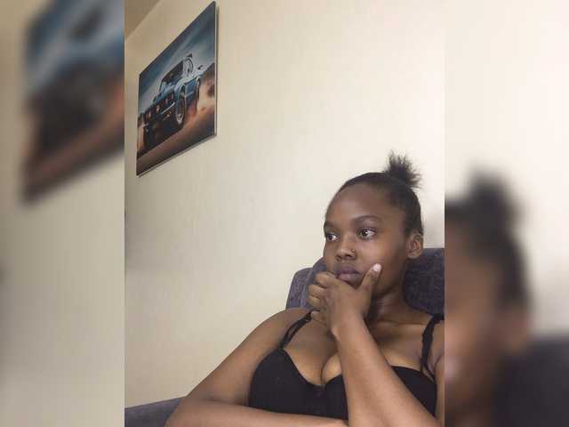 Curvy-maxy9 live cam on BongaCams