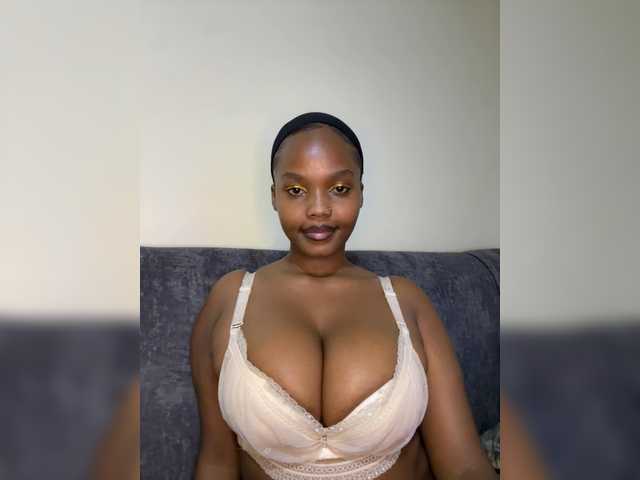 Curvy-maxy9