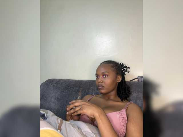 Curvy-maxy9 live cam on BongaCams
