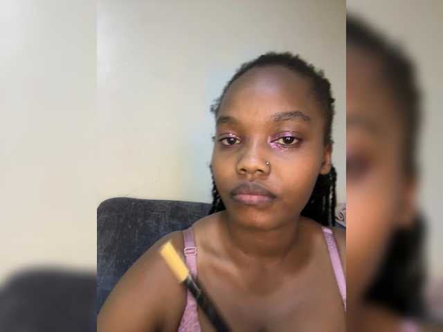 Curvy-maxy9 live cam on BongaCams
