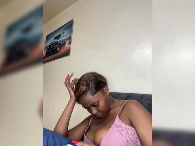 Curvy-maxy9 live cam on BongaCams