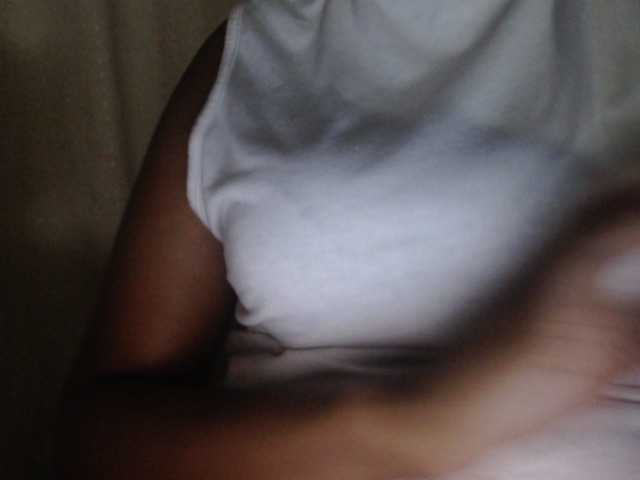 Curvy-maxy9 live cam on BongaCams