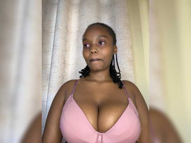 Curvy-maxy9 live cam on BongaCams