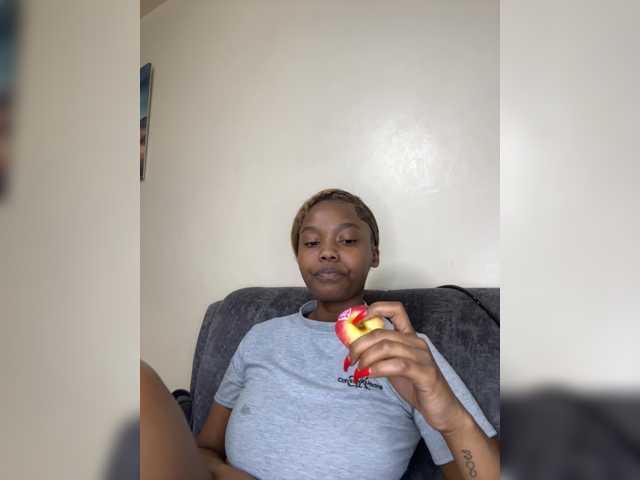 Curvy-maxy9 live cam on BongaCams