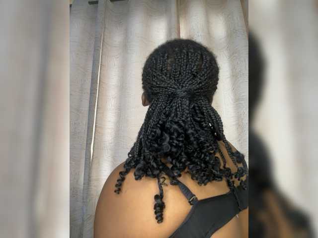Curvy-maxy9 live cam on BongaCams