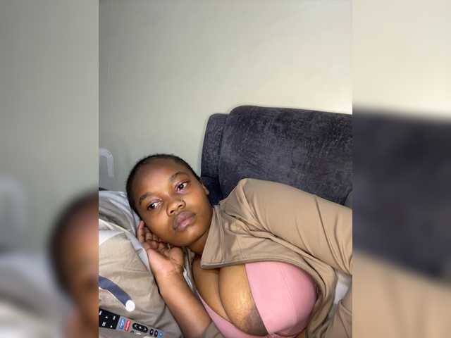 Curvy-maxy9 live cam on BongaCams