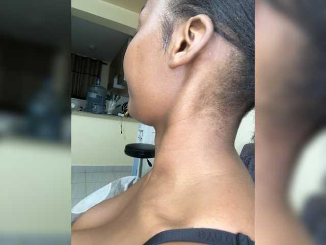 Curvy-maxy9 live cam on BongaCams