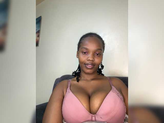 Curvy-maxy9 live cam on BongaCams