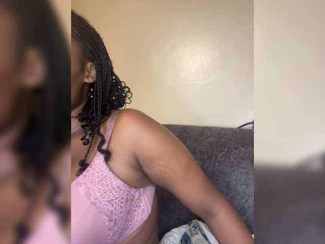 Curvy-maxy9 live cam on BongaCams