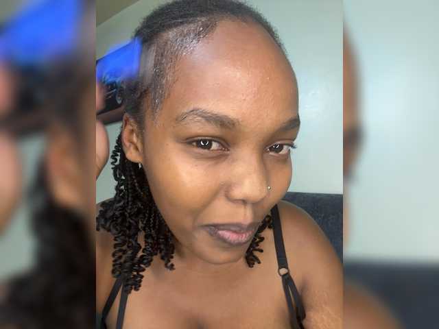 Curvy-maxy9 live cam on BongaCams