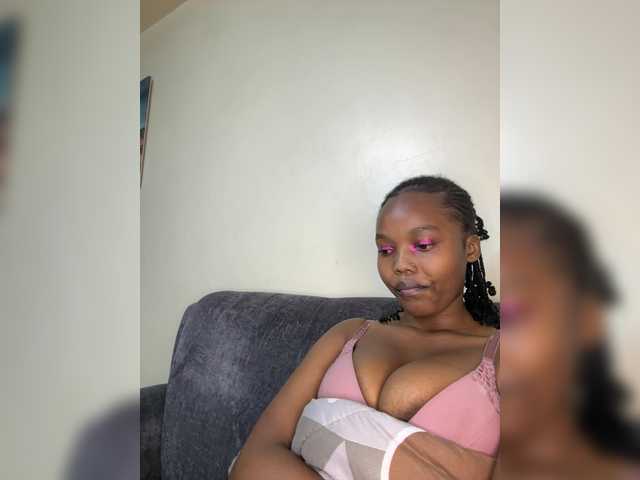 Curvy-maxy9 live cam on BongaCams