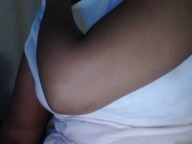 Curvy-maxy9 live cam on BongaCams