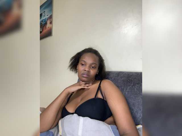 Curvy-maxy9 live cam on BongaCams